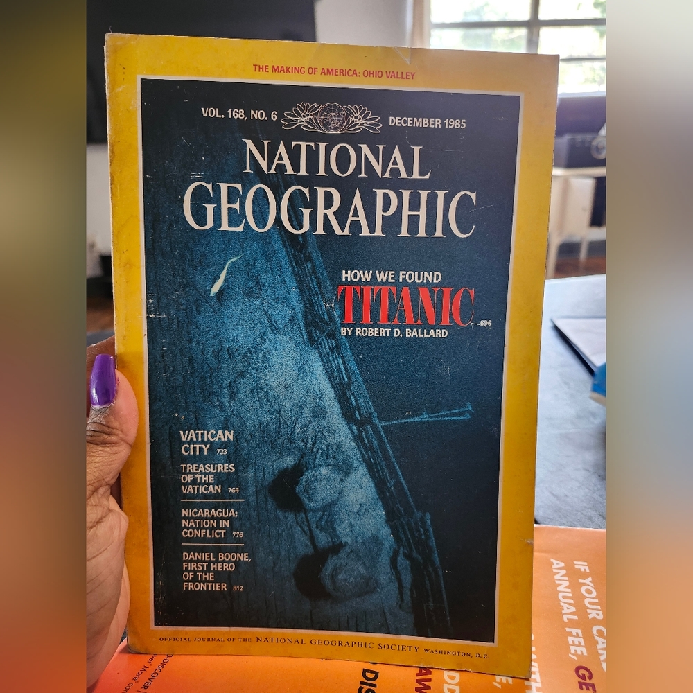Random National Geographic Magazines - Picture 11 of 12